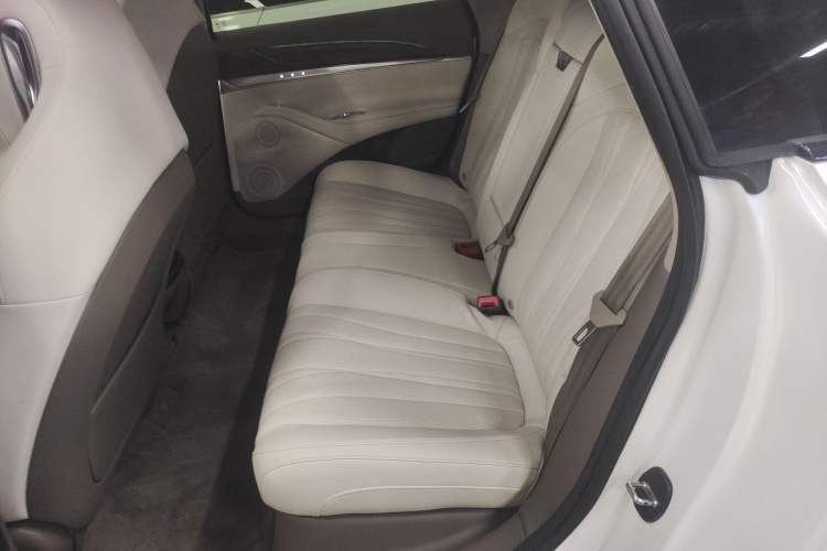 Used  L7 2022 Dynamic Model