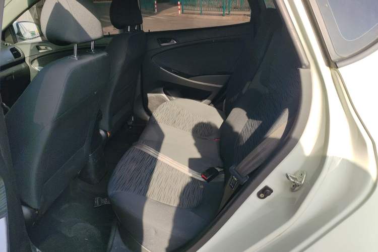 Used Hyundai Verna Ray 2016 1.4L Automatic Leading-Edge GLX
