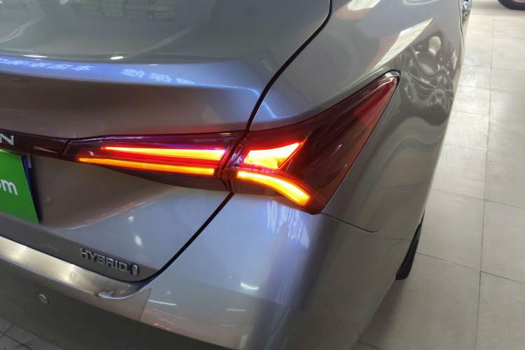 Used Toyota Avalon 2019 Dual-Engine 2.5L Luxury Edition China VI Standard
