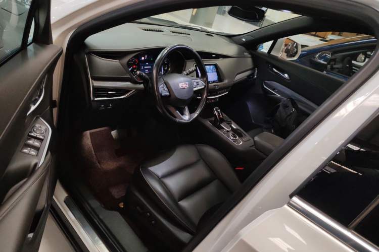 Used Cadillac XT4 2020 28T Two-Wheel-Drive Leading Version
