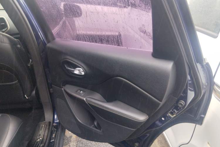 Used  Cherokee 2016 2.0L Superior Edition
