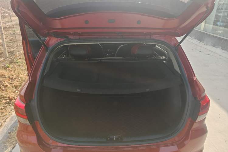 Used Kia KX Cross 2017 1.4L AT GLS
