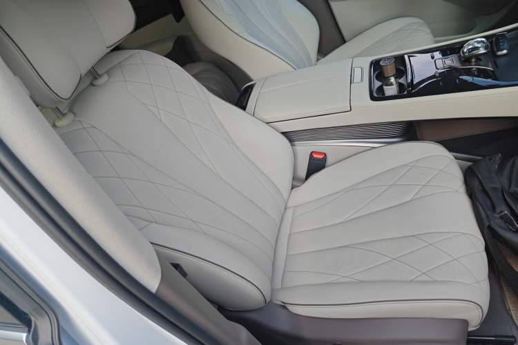 Used Denza D9 2022 DM-i 970 Four-Wheel Drive Flagship Model