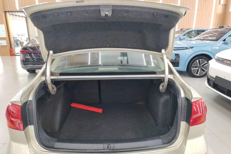 Used Volkswagen Bora 2016 1.6L manual Comfort trim level
