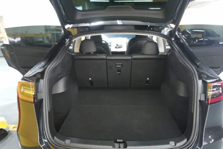 Used Tesla Model Y 2024 Long-Range All-Wheel-Drive Version