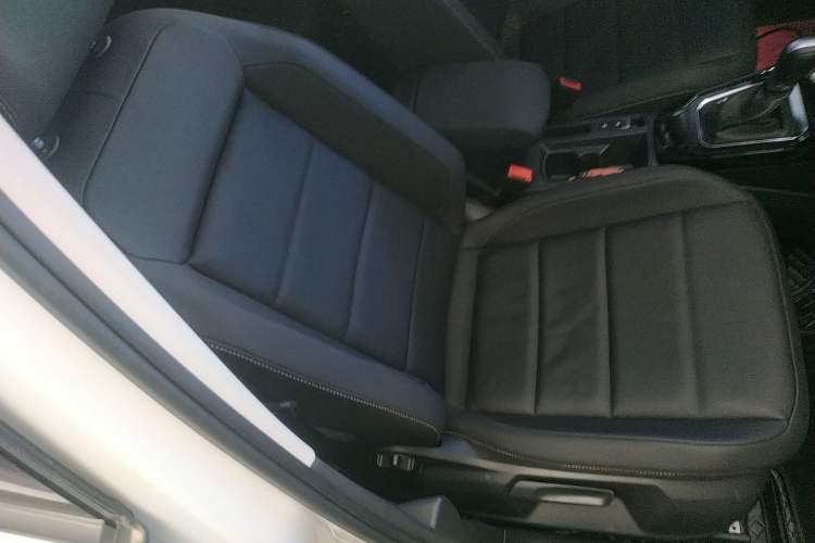 Used Volkswagen T-ROC 2021 280TSI DSG Two-Wheel Drive Comfort Connect Edition
