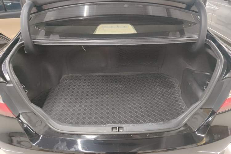 Used Toyota Camry 2015 Dual-Engine 2.5 HG Luxury Navigation Edition
