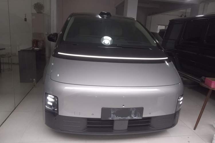 Used Li Auto MEGA 2024 Ultra Model
