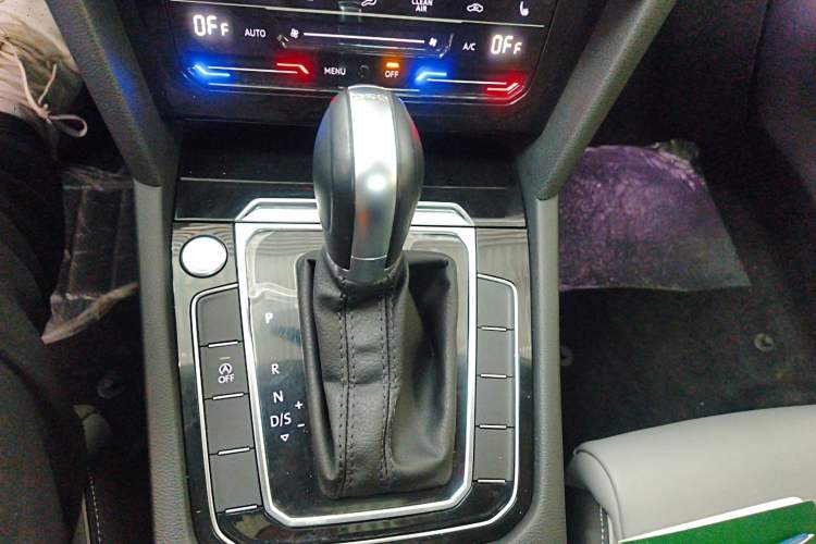 Used Volkswagen Magotan 2023 2 Million Units Limited Edition 330TSI DSG Leading Version
