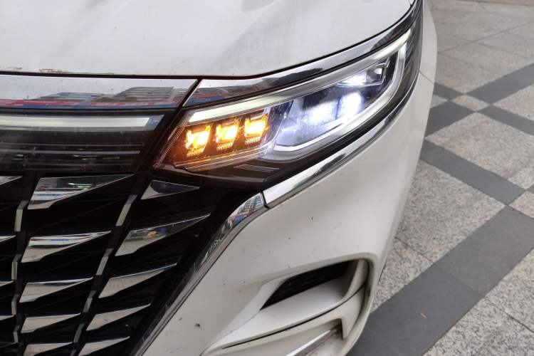 Used Roewe iMAX8 New Energy 2025 1.5T DMH Lu Zun Deluxe Edition
