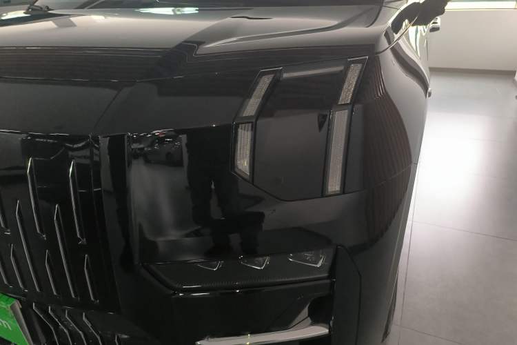 Used Zeekr 009 2024 Six-Seat Executive Version 4WD 108 kWh
