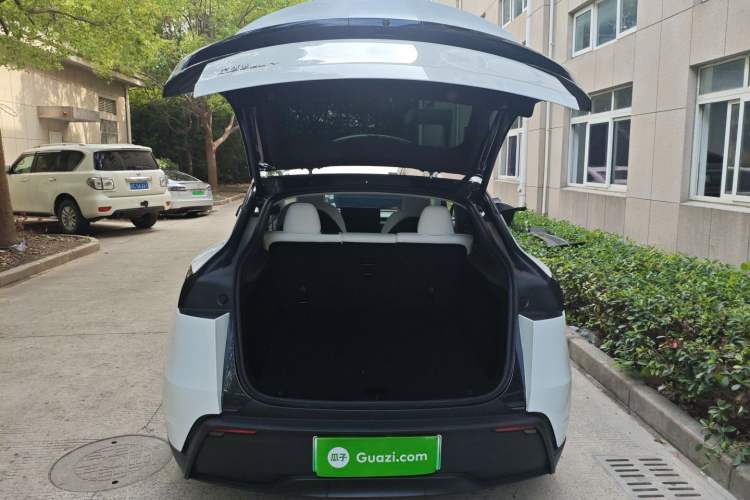 Used Tesla Model Y 2025 Rear-Wheel-Drive Version
