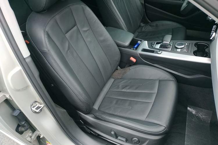 Used Audi A4L 2019 40 TFSI Fashion Version China V