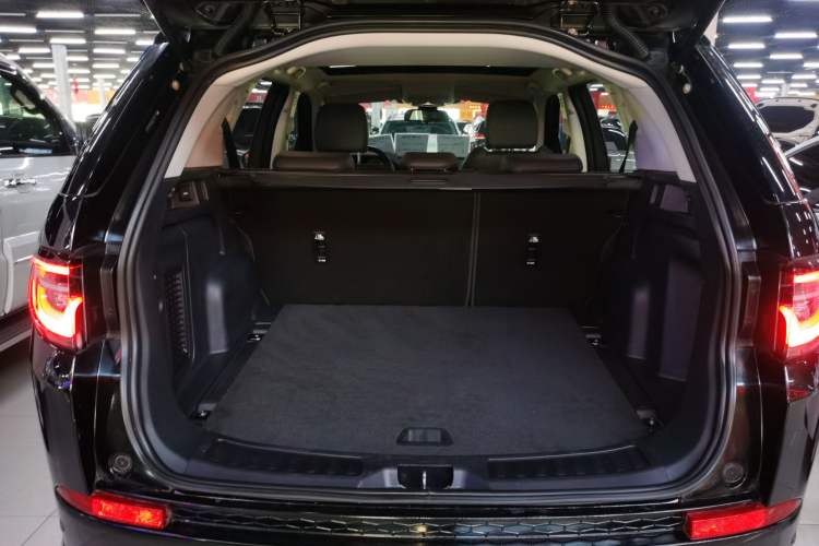 Used Land Rover Discovery Sport 2020 200 PS Family Edition
