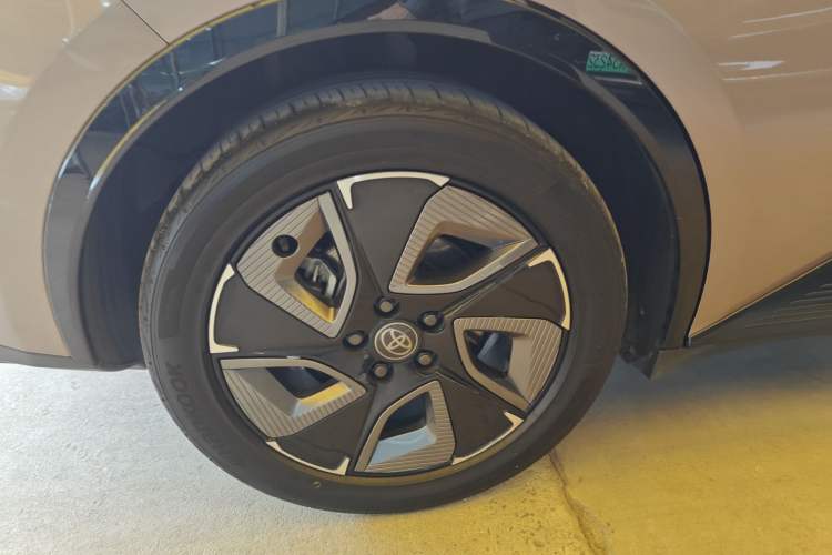 Used Toyota bZ3 2023 616 km Long-Range Premium
