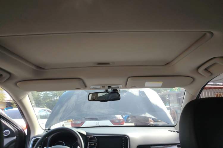 Used Mitsubishi Outlander 2019 2.4L 4x4 Zhi Xiang Edition 7 Seats China VI Standard
