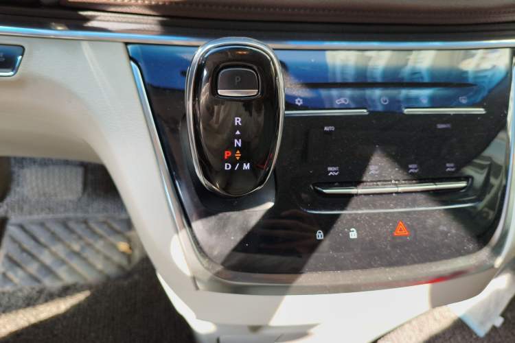 Used Buick GL8 2021 Land Cruiser Executive Class 652T Luxury Model
