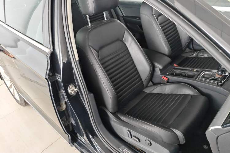 Used Volkswagen Magotan 2017 330TSI DSG Leading Model
