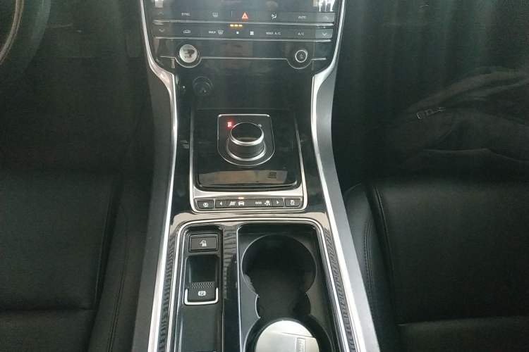 Used Jaguar XFL 2019 XFL 2.0T 200PS Two-Wheel-Drive Luxury Edition
