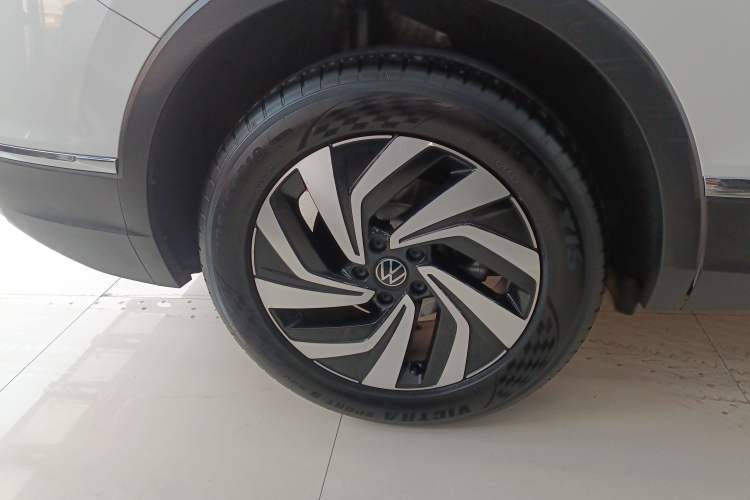 Used Volkswagen Tiguan L 2022 330TSI Automatic Two-Wheel Drive Smart Edition
