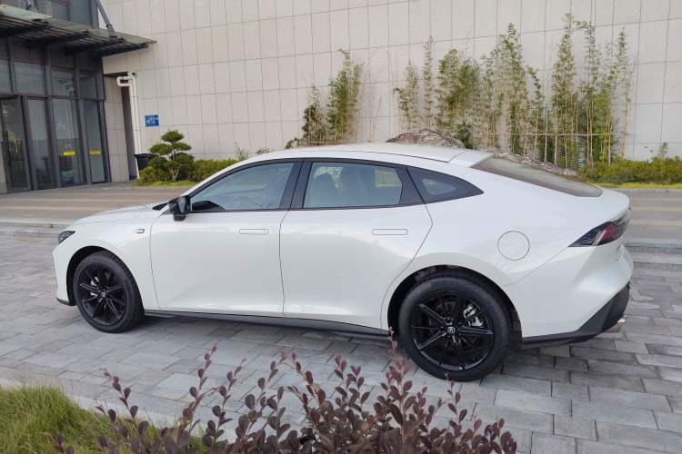 Used Changan UNI-V iDD 2023 Zhidian iDD 1.5T 113km Smart & Fun Version (Rapid Edition)