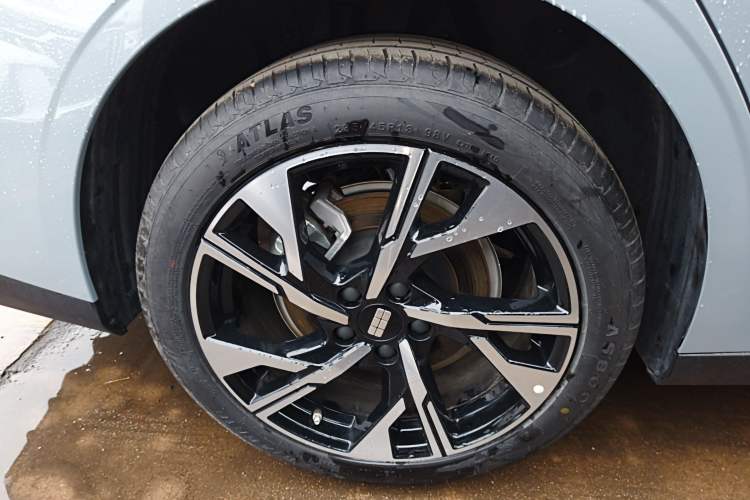 Used Geely Galaxy L6 2023 125km Starship