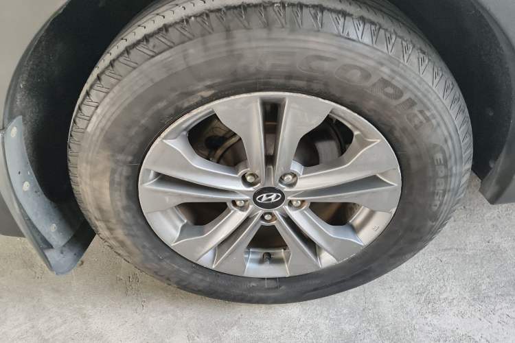 Used Hyundai Santa Fe 2013 2.4L Automatic Two-Wheel Drive Smart Version
