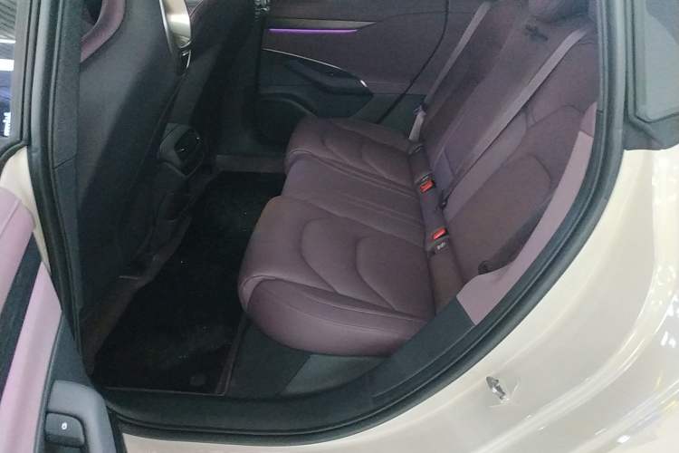 Used  SU7 2024 Rear-Drive Long-Range Intelligent Driving Version
