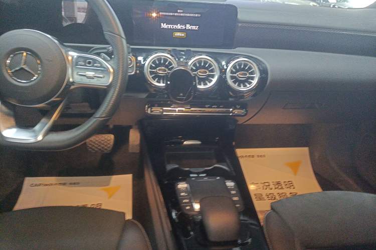Used Mercedes-Benz A-Class 2022 Revised Version A 200 L Sport Sedan Fashionable Style