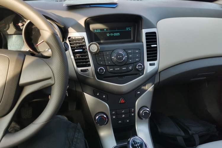 Used Chevrolet Cruze 2015 1.5L Classic SL MT
