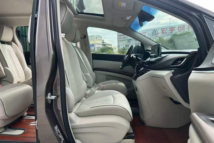 Used Buick GL8 2022 Land Business Class 652T Luxury Model
