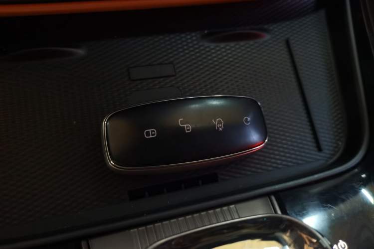 Used Denza D9 2022 DM-i 970 Four-Wheel Drive Flagship Model