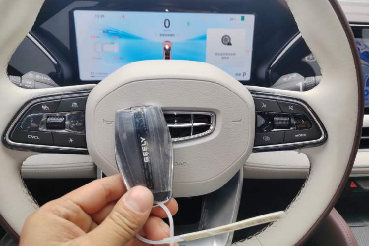 Used Geely Auto Monjaro L 2024 2.0TD High-Power Automatic Two-Wheel Drive Yunqi Version