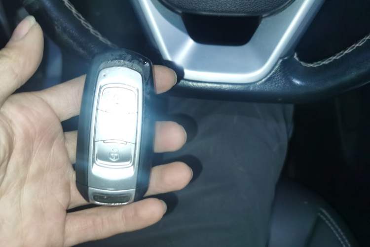 Used Geely Auto Emgrand X7 Sport 2020 1.8TD DCT Two-Wheel Drive Smart Connect 4G-Enabled Version
