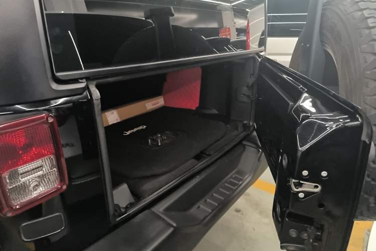 Used  Wrangler 2017 3.0L Sahara Four-Door Comfort Edition
