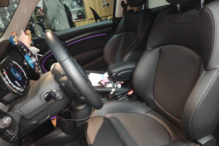 Used MINI MINI 2022 1.5T COOPER Artist
