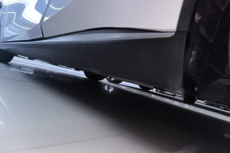 Used  SL03 2023 200Max Range-Extended Version
