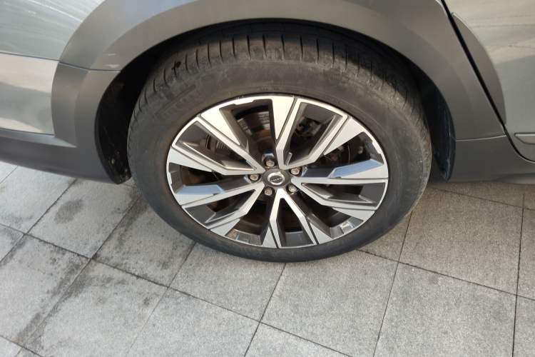 Used Volvo V90 2017 Cross Country T5 AWD Smart Range Edition
