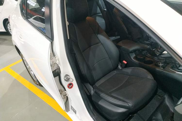 Used Mazda Mazda 3 Axela 2017 Sedan 1.5L Manual Comfort Model Emission Standard China V
