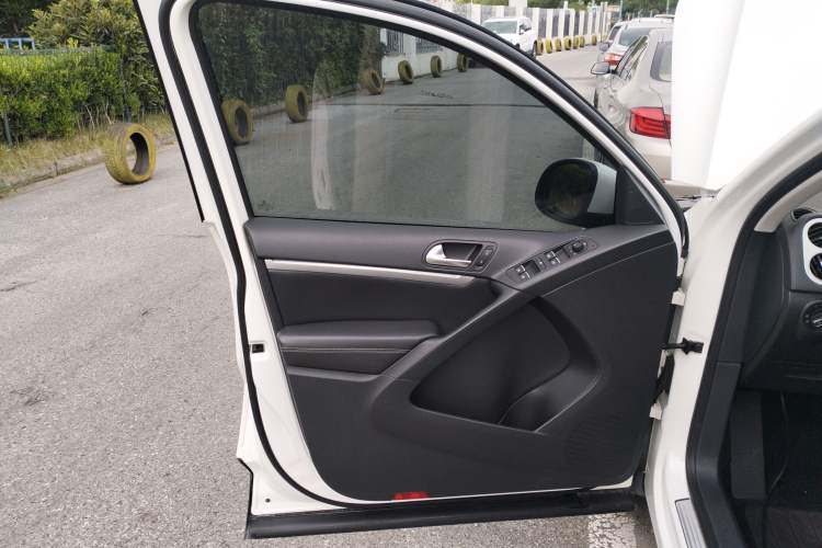 Used Volkswagen Tiguan 2017 300TSI Automatic Two-Wheel Drive Silk Road Comfort Edition
