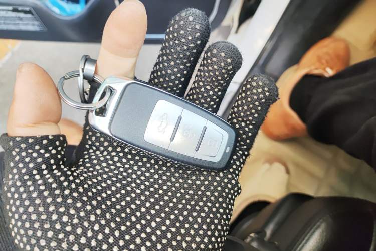 Used JMC Yusheng S350 2013 2.4T Automatic 4x4 Diesel Ultra-Luxury 5-Seater
