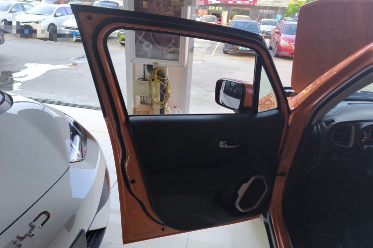 Used  Renegade 2018 Connected Large Screen Version 180T Automatic High-Energy Edition
