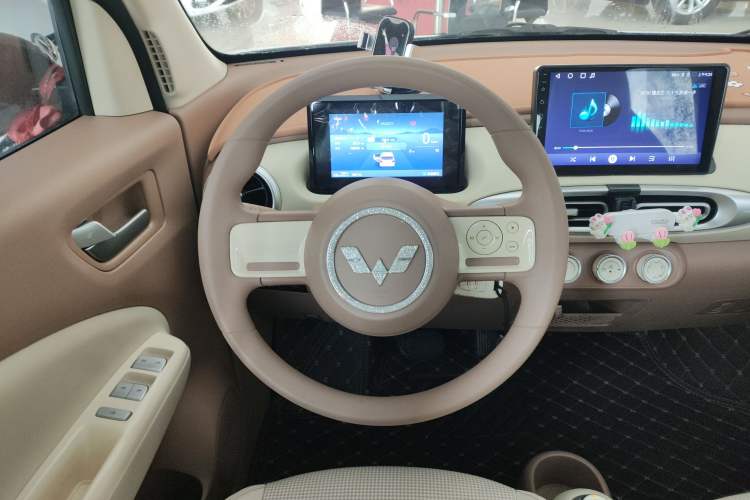 Used Wuling Hongguang MINIEV 2025 Four-Door Version Advanced Edition
