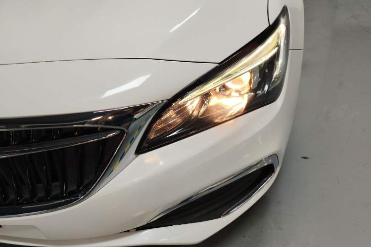 Used Buick Verano 2018 Sedan 20T Dual-Clutch Leading Model
