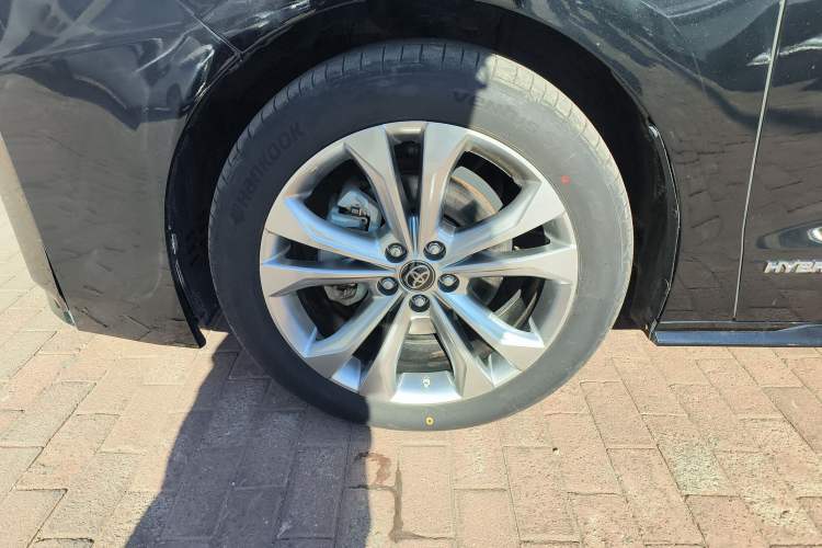 Used Toyota Sienna 2023 2.5L Hybrid Deluxe Edition