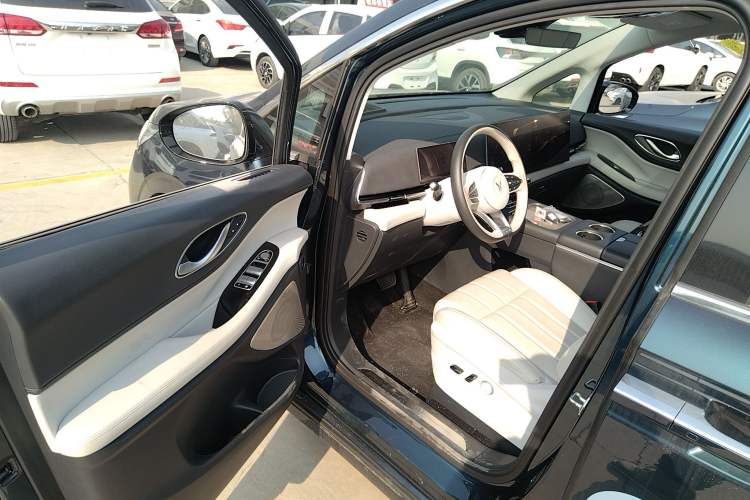 Used VOYAH Dream 2025 PHEV Four-Wheel-Drive Flagship Kunpeng Edition
