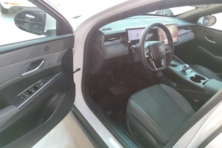 Used BYD Qin PLUS 2025 DM-i Smart Drive 120KM Superior Model