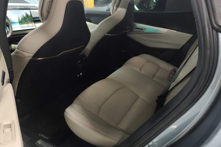 Used Lynk & Co 08 EM-P 2025 245km Ultra-Long Range Halo
