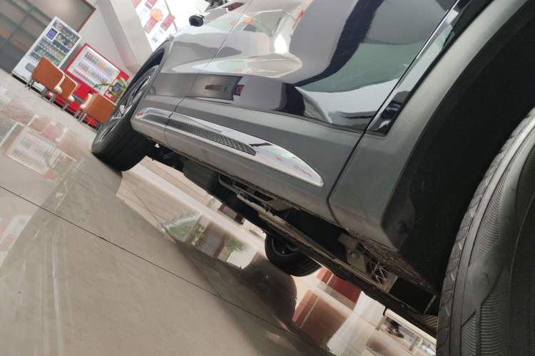 Used Hongqi HS7 PHEV 2024 2.0T PHEV Four-Wheel Drive Flagship Edition 6 Seats
