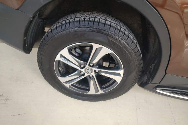 Used Toyota RAV4 2015 2.0L CVT Two-Wheel Drive Fashion Edition